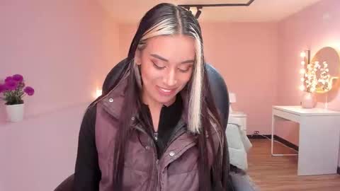 Snapshot of la_monitora chatting on 06-03-26, 11:46 T A T I A N A online show from 06-03-26, 11:46