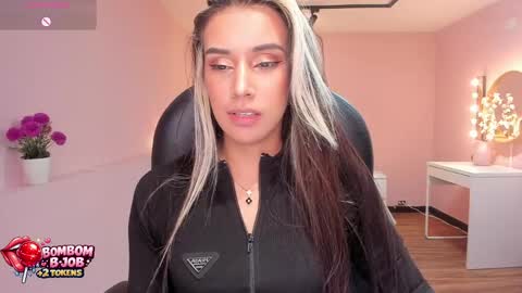 Snapshot of la_monitora chatting on 06-03-26, 02:33 T A T I A N A online show from 06-03-26, 02:33