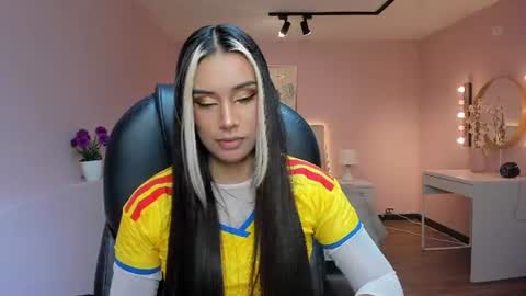 Snapshot of la_monitora chatting on 06-17-26, 11:45 T A T I A N A online show from 06-17-26, 11:45