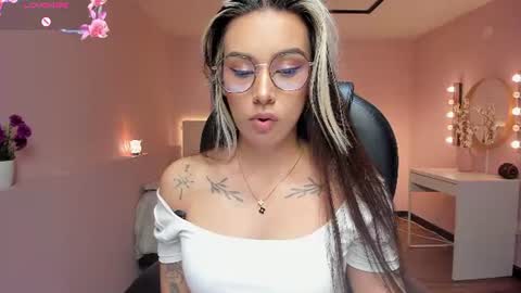 Snapshot of la_monitora chatting on 06-18-26, 11:47 T A T I A N A online show from 06-18-26, 11:47