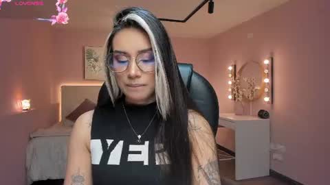 Snapshot of la_monitora chatting on 06-19-26, 11:36 T A T I A N A online show from 06-19-26, 11:36