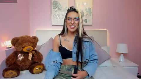 Snapshot of la_monitora chatting on 07-08-26, 11:48 T A T I A N A online show from 07-08-26, 11:48