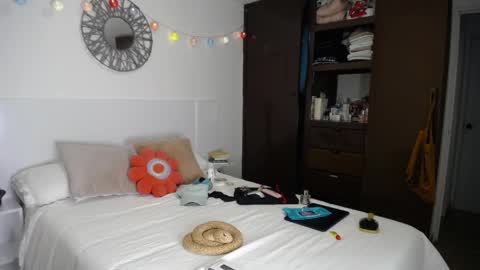 Catalina online show from 04-12-26, 03:33