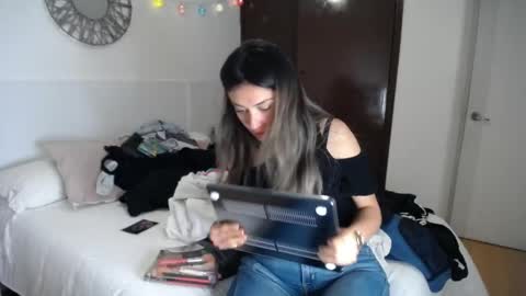Snapshot of la_rola_ chatting on 06-02-26, 05:42 Catalina online show from 06-02-26, 05:42