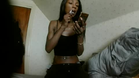 Snapshot of labellanicholexx chatting on 07-31-26, 04:06 Bella online show from 07-31-26, 04:06