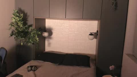 labrinthteasing online show from 12-19-25, 12:12