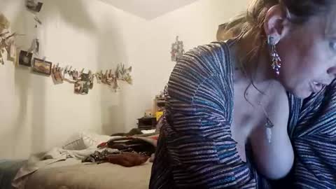 Snapshot of lacybell chatting on 12-18-25, 01:55 lacybell online show from 12-18-25, 01:55