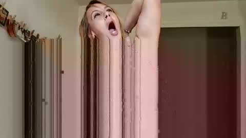 Snapshot of lacybell chatting on 12-18-25, 04:46 lacybell online show from 12-18-25, 04:46