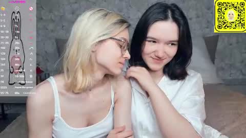 Violet and Isabel online show from 06-29-26, 07:25