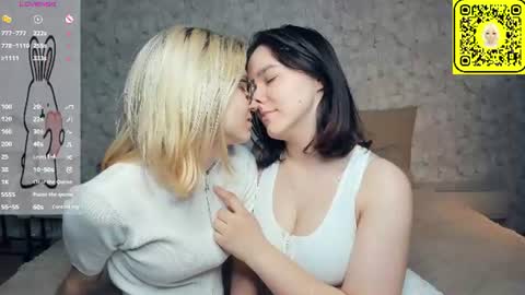 Violet and Isabel online show from 06-30-26, 07:15