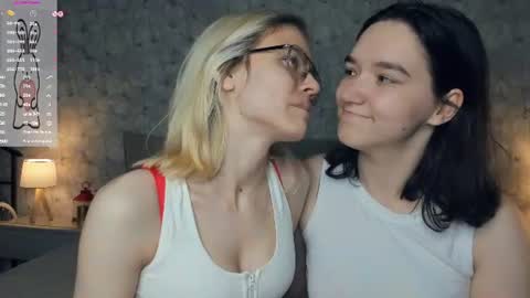 Violet and Isabel online show from 07-21-26, 07:27