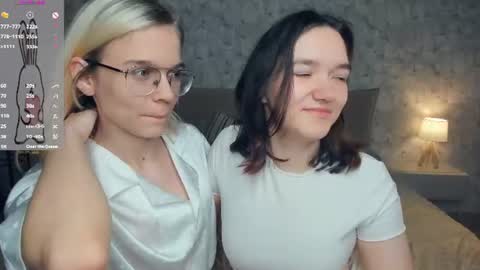 Violet and Isabel online show from 07-25-26, 07:11