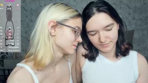 Violet and Isabel online show from 07-28-26, 07:26