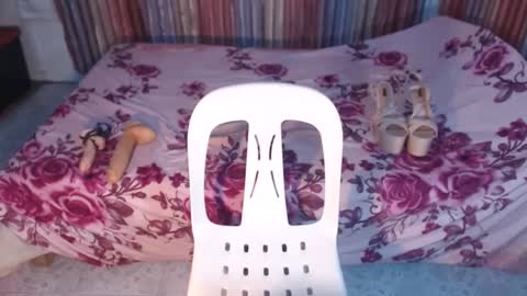 ladiekissesex online show from 03-04-25, 06:39