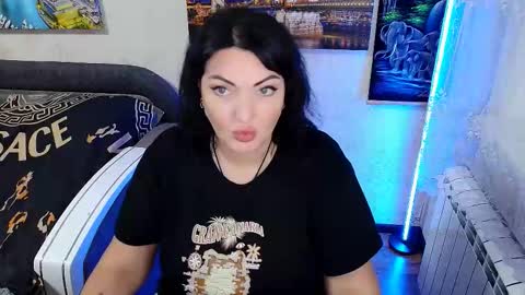 Snapshot of lady_boom_ chatting on 09-19-25, 05:35 lady_boom_ online show from 09-19-25, 05:35