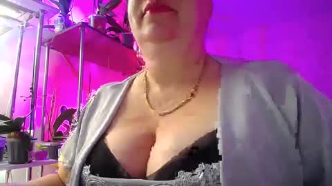 Lady Gloria online show from 01-23-25, 05:45