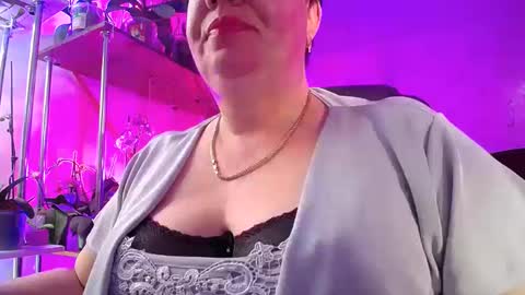 Lady Gloria online show from 02-19-25, 01:50