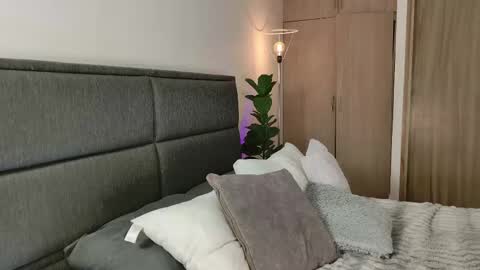    700  1300 -5 online show from 09-25-25, 01:37