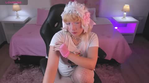 Lady  online show from 02-17-25, 07:21