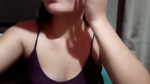 Snapshot of lady_rose19 chatting on 12-18-25, 08:20 kitty online show from 12-18-25, 08:20