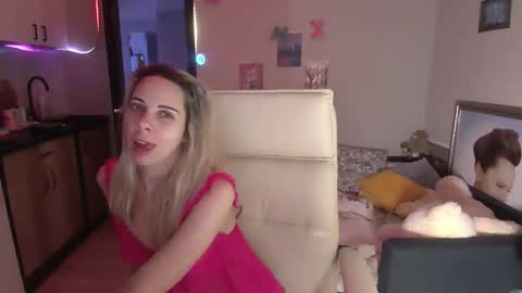 Snapshot of lady_smile69 chatting on 10-31-25, 10:00 lady_smile69 online show from 10-31-25, 10:00