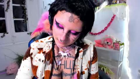 Mia online show from 12-18-25, 07:53