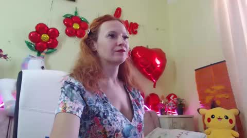 Snapshot of ladybigsmile chatting on 02-18-25, 06:26 Sima Ladybigsmile online show from 02-18-25, 06:26