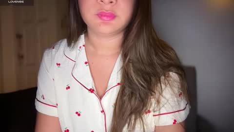 Snapshot of ladybird21 chatting on 12-21-25, 12:29 Aria online show from 12-21-25, 12:29