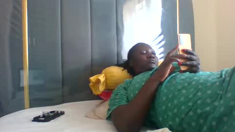 Snapshot of ladyblossoms19 chatting on 12-06-24, 12:05 lindah32 online show from 12-06-24, 12:05
