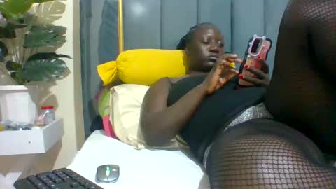 Snapshot of ladyblossoms19 chatting on 12-09-24, 06:57 lindah32 online show from 12-09-24, 06:57