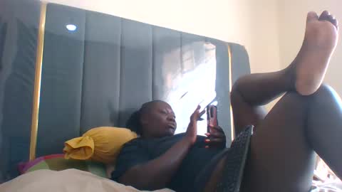 Snapshot of ladyblossoms19 chatting on 12-11-24, 07:09 lindah32 online show from 12-11-24, 07:09