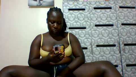 Snapshot of ladyblossoms19 chatting on 12-19-24, 12:13 lindah32 online show from 12-19-24, 12:13