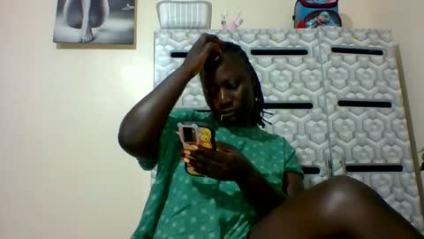 Snapshot of ladyblossoms19 chatting on 12-19-24, 08:55 lindah32 online show from 12-19-24, 08:55