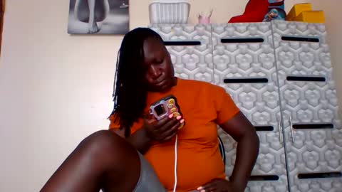 Snapshot of ladyblossoms19 chatting on 12-21-24, 12:16 lindah32 online show from 12-21-24, 12:16