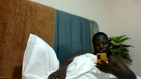 Snapshot of ladyblossoms19 chatting on 12-30-24, 11:28 lindah32 online show from 12-30-24, 11:28