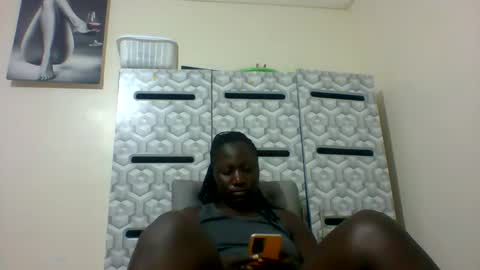 Snapshot of ladyblossoms19 chatting on 01-06-25, 06:52 lindah32 online show from 01-06-25, 06:52