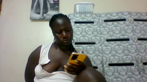 Snapshot of ladyblossoms19 chatting on 01-28-25, 01:18 lindah32 online show from 01-28-25, 01:18