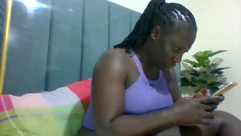 Snapshot of ladyblossoms19 chatting on 02-06-25, 02:33 lindah32 online show from 02-06-25, 02:33