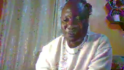 Snapshot of ladyblossoms19 chatting on 09-25-25, 01:20 lindah32 online show from 09-25-25, 01:20