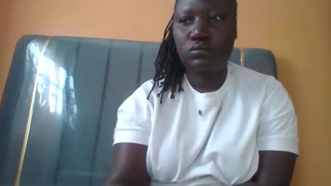 Snapshot of ladyblossoms19 chatting on 10-10-25, 05:06 lindah32 online show from 10-10-25, 05:06