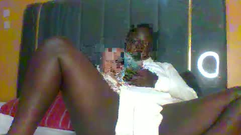Snapshot of ladyblossoms19 chatting on 10-19-25, 01:06 lindah32 online show from 10-19-25, 01:06