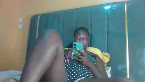 lindah32 online show from 10-22-25, 04:35