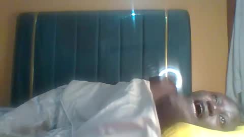 Snapshot of ladyblossoms19 chatting on 12-17-25, 08:37 lindah32 online show from 12-17-25, 08:37