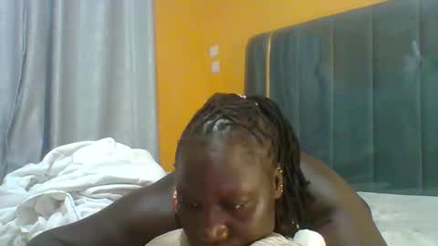 Snapshot of ladyblossoms19 chatting on 01-15-26, 06:00 lindah32 online show from 01-15-26, 06:00