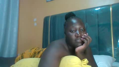 Snapshot of ladyblossoms19 chatting on 02-15-26, 05:42 lindah32 online show from 02-15-26, 05:42