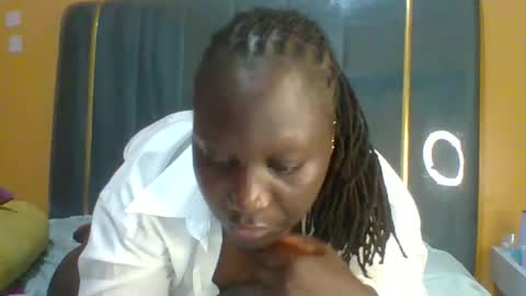 Snapshot of ladyblossoms19 chatting on 02-27-26, 09:15 lindah32 online show from 02-27-26, 09:15