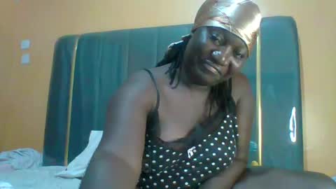 Snapshot of ladyblossoms19 chatting on 06-30-26, 11:39 lindah32 online show from 06-30-26, 11:39