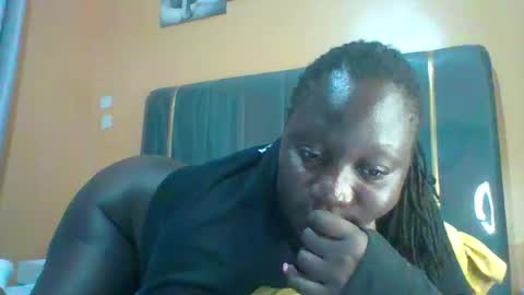 Snapshot of ladyblossoms19 chatting on 07-03-26, 11:11 lindah32 online show from 07-03-26, 11:11