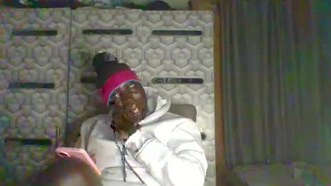 Snapshot of ladyblossoms19 chatting on 07-05-26, 12:28 lindah32 online show from 07-05-26, 12:28
