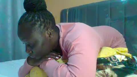Snapshot of ladyblossoms19 chatting on 07-17-26, 12:06 lindah32 online show from 07-17-26, 12:06